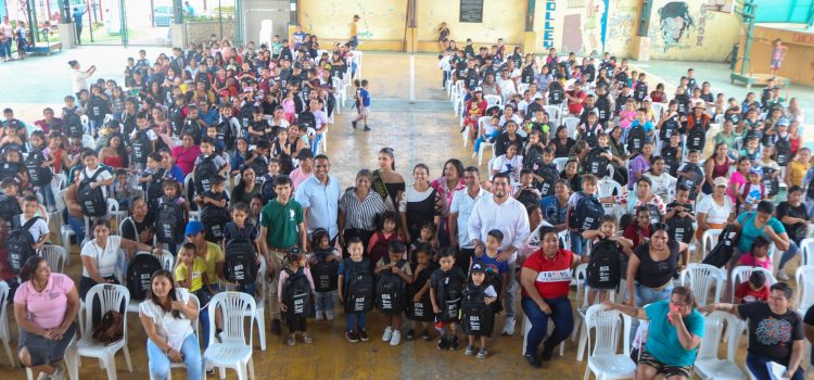 Alcaldía de Nobol Entrega Kits Escolares a Estudiantes de Inicial y Primero de Básica Alcaldía de Nobol Entrega Kits Escolares a Estudiantes de Inicial y Primero de Básica