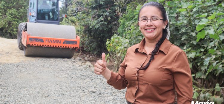 Supervisamos los trabajos de reconformación vial en el sector Bella Esperanza Supervisamos los trabajos de reconformación vial en el sector Bella Esperanza