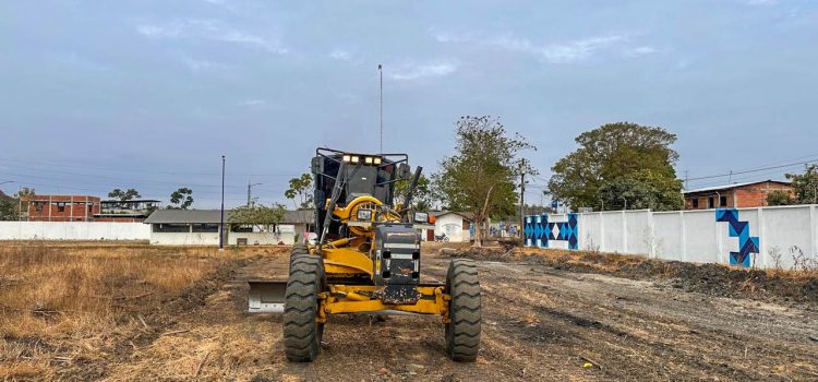 Alcaldía Ciudadana interviene con maquinaria municipal los predios de la Escuela Raquel Naranjo Galán Alcaldía Ciudadana interviene con maquinaria municipal los predios de la Escuela Raquel Naranjo Galán